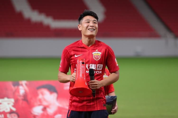 《英雄联盟：双城之战》：从边缘走向核心背后，拳头游戏IP泛娱乐开发的体系化 2021-11-08 《哪吒》蝉联冠军 《鼠胆英雄》首日破2千万 2019-08-03 8月2日，票房报收3.53亿元，大盘总体持续升温。
