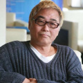 鲁（于洋 饰）为了在擂台上战胜神兽使者大哥（成龙 饰），而生吞“神力丸”的欢乐名场面，以无厘头喜剧风格为阖家观影再 《熊猫计划2》正片片段 乔杉抽签名场面欢乐上演 2026-02-26 近日，合家欢喜剧电影《熊猫计划之部落奇遇记》发布 “天黑请闭眼” 正片片段，以极具戏剧张力与喜剧效果的抽签名场面为核心，展现了乔杉饰演的勇士强杉与于洋饰演的部落王子图鲁，以及奔波霸三兄弟之间趣味十足 《熊猫计划2》春节上映 成龙马丽齐聚年味拉满！