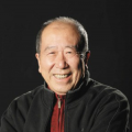 昆凌与奥兰多“眉来眼去” 梁静中性造型帅炸天 2016-10-18 10月17日上海，《极智追击：龙凤劫》在拍摄中举行媒体探班发布会，主演昆凌、奥兰多·布鲁姆、熊黛林、任达华、梁静、释延能、常戎等出席发布会。